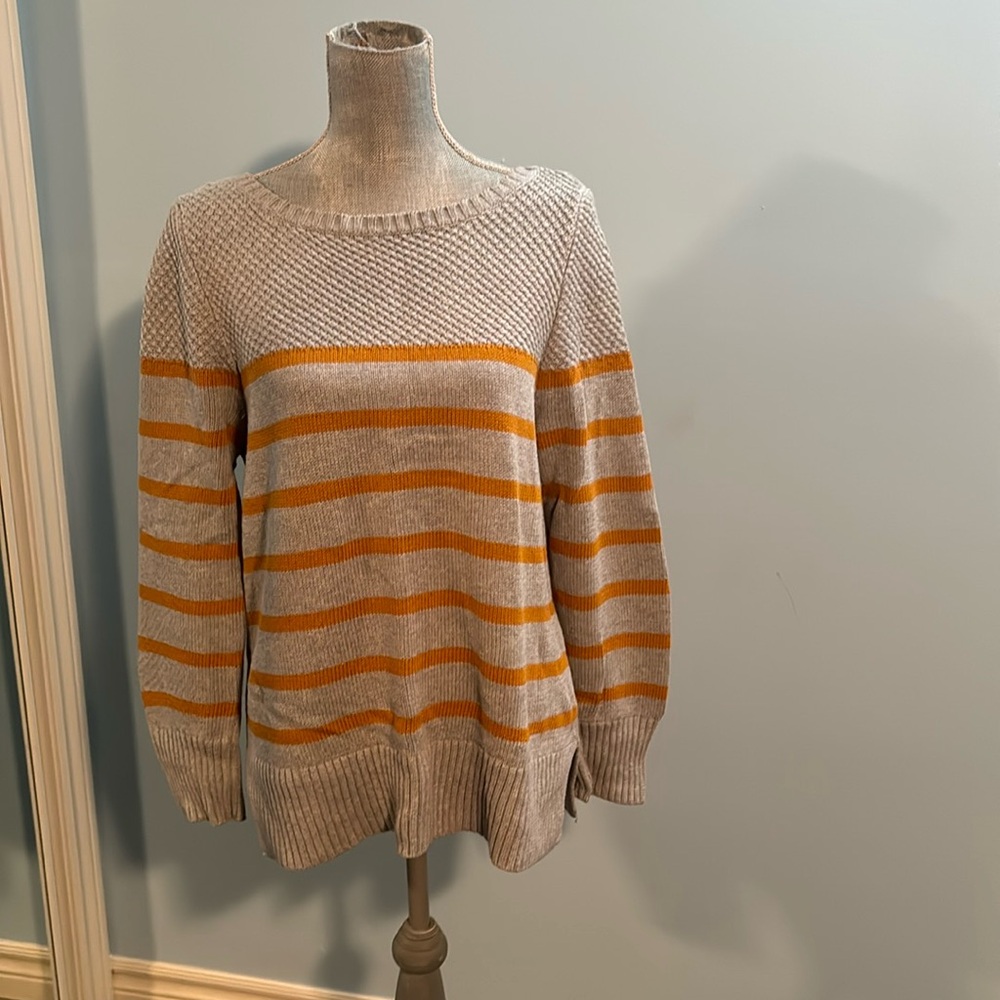 Size Lrg, women’s Kenar sweater.
